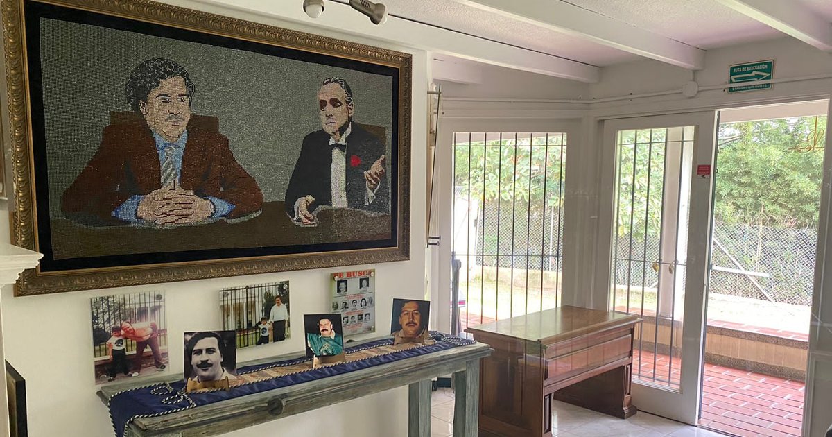 foto real museo pablo escobar interior carros avioneta