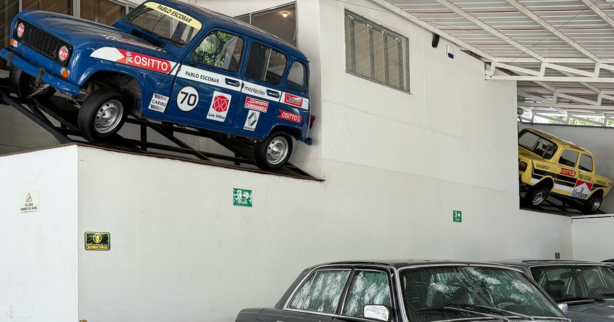 foto real museo pablo escobar interior carros avioneta
